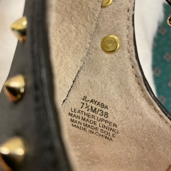 J Lo Jennifer Lopez Black Ayaba Closed Toe Shoes Gold Studded Details Sz 7.5 - Picture 8 of 11